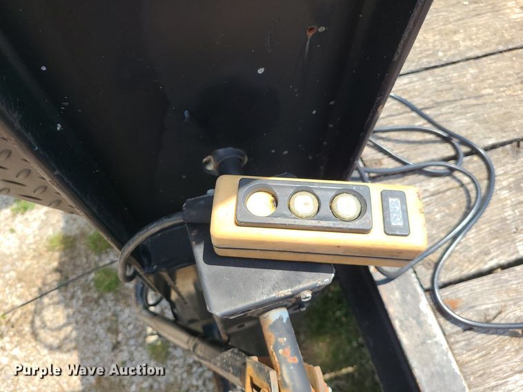 image for item LE9205 2010 Lakeside Trussmaster  tilt deck equipment trailer