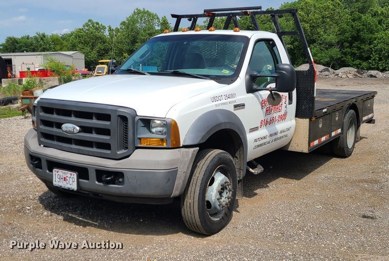 image for item LE9224 2005 Ford F450 Super Duty  flatbed truck