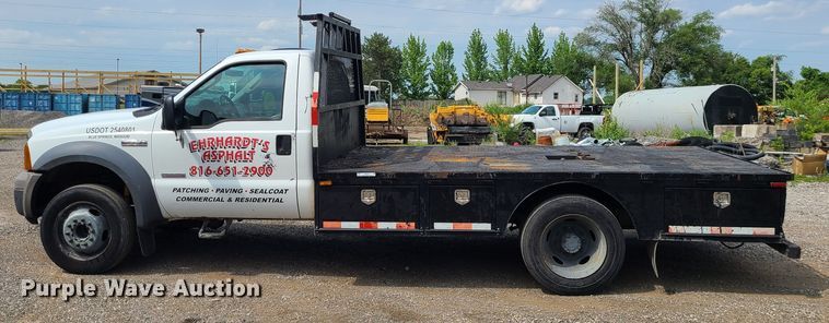 image for item LE9224 2005 Ford F450 Super Duty  flatbed truck