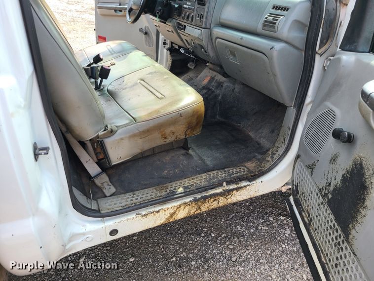 image for item LE9224 2005 Ford F450 Super Duty  flatbed truck