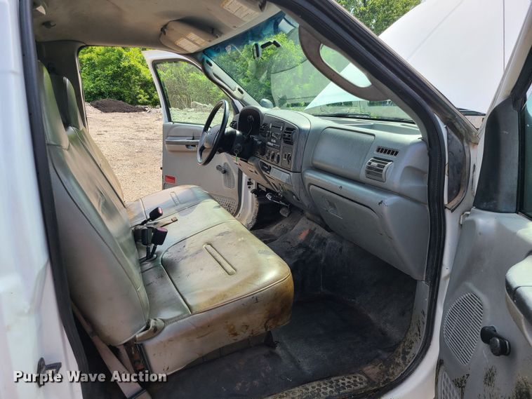 image for item LE9224 2005 Ford F450 Super Duty  flatbed truck