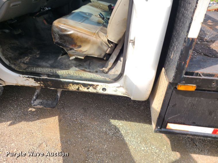 image for item LE9224 2005 Ford F450 Super Duty  flatbed truck