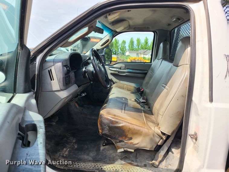 image for item LE9224 2005 Ford F450 Super Duty  flatbed truck