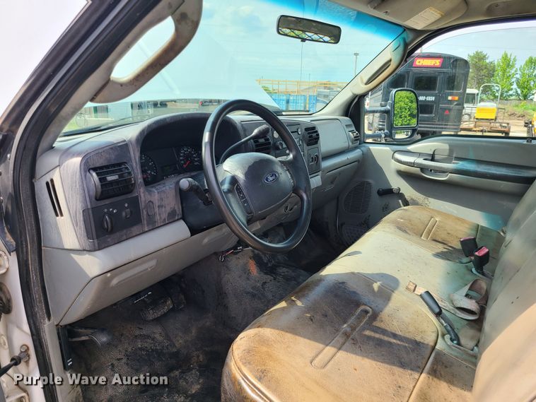 image for item LE9224 2005 Ford F450 Super Duty  flatbed truck