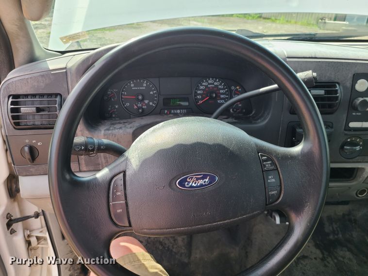 image for item LE9224 2005 Ford F450 Super Duty  flatbed truck