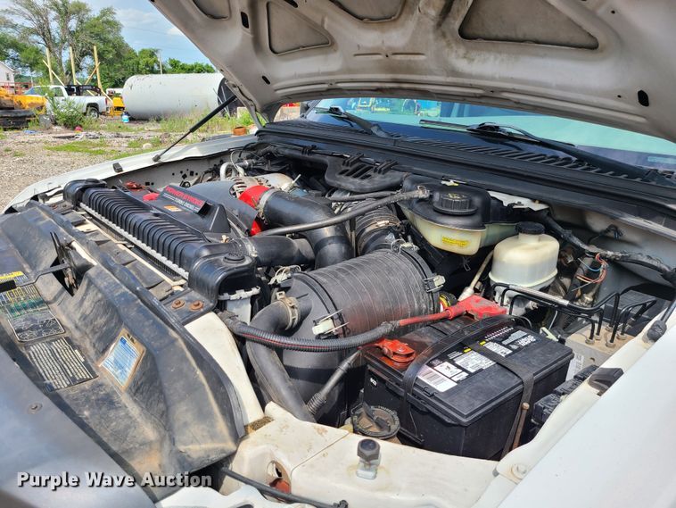 image for item LE9224 2005 Ford F450 Super Duty  flatbed truck