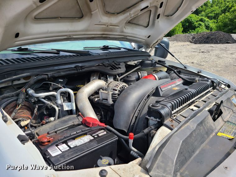 image for item LE9224 2005 Ford F450 Super Duty  flatbed truck