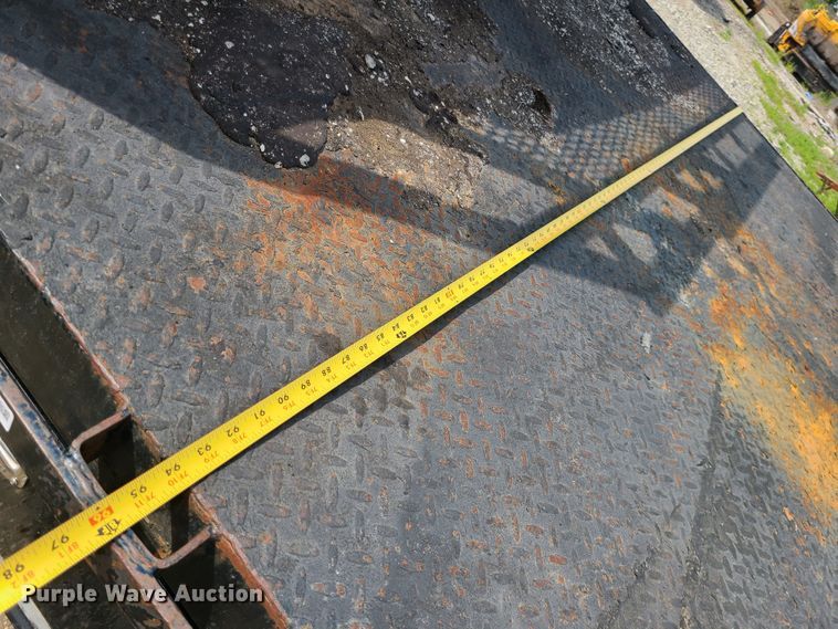 image for item LE9224 2005 Ford F450 Super Duty  flatbed truck