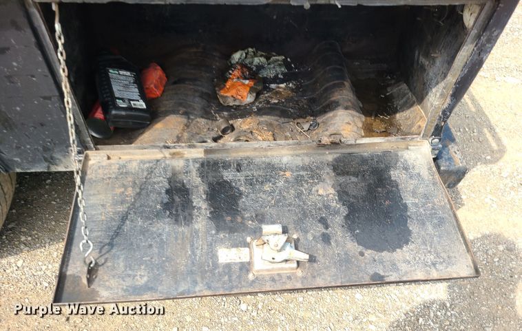 image for item LE9224 2005 Ford F450 Super Duty  flatbed truck