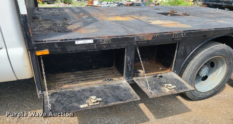 image for item LE9224 2005 Ford F450 Super Duty  flatbed truck