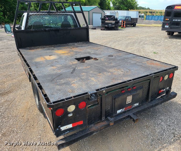 image for item LE9224 2005 Ford F450 Super Duty  flatbed truck