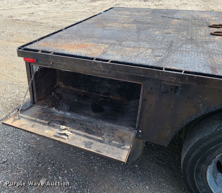image for item LE9224 2005 Ford F450 Super Duty  flatbed truck