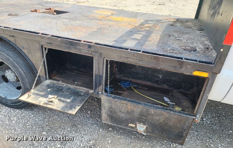 image for item LE9224 2005 Ford F450 Super Duty  flatbed truck