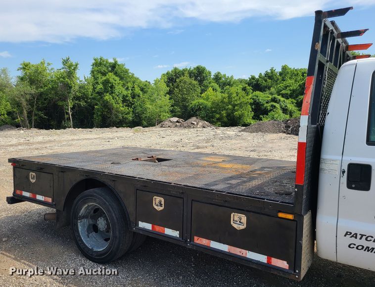 image for item LE9224 2005 Ford F450 Super Duty  flatbed truck