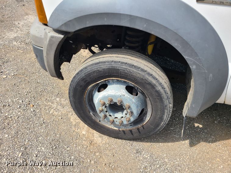 image for item LE9224 2005 Ford F450 Super Duty  flatbed truck