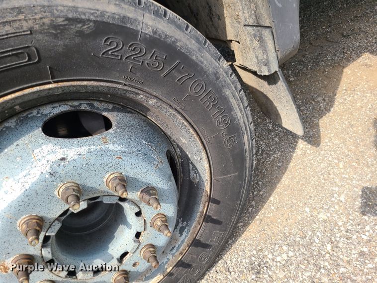 image for item LE9224 2005 Ford F450 Super Duty  flatbed truck