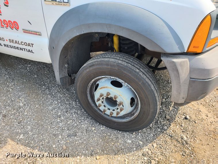 image for item LE9224 2005 Ford F450 Super Duty  flatbed truck