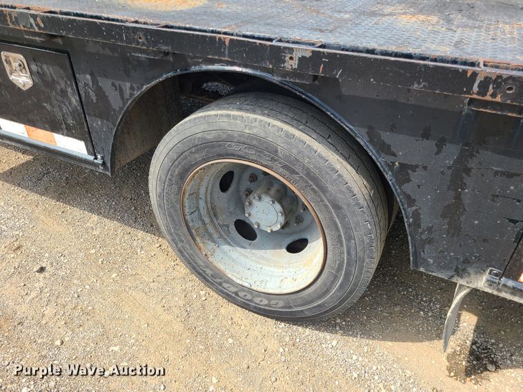 image for item LE9224 2005 Ford F450 Super Duty  flatbed truck