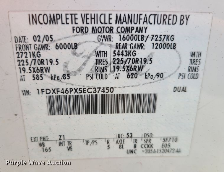 image for item LE9224 2005 Ford F450 Super Duty  flatbed truck