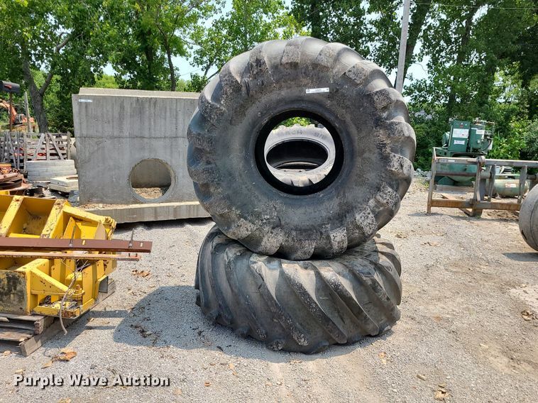 image for item LE9233 Approximately 39 tires