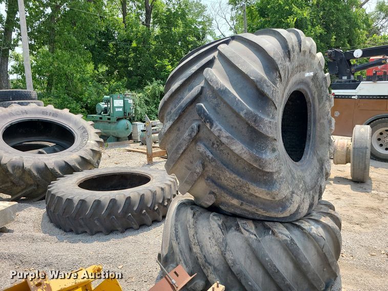 image for item LE9233 Approximately 39 tires
