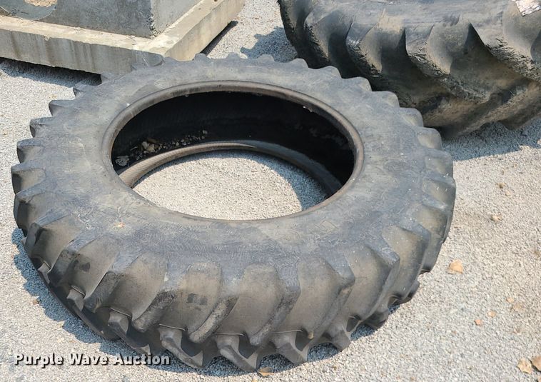 image for item LE9233 Approximately 39 tires