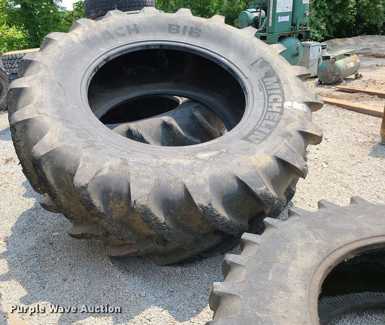 image for item LE9233 Approximately 39 tires