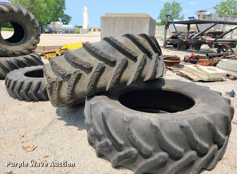 image for item LE9233 Approximately 39 tires