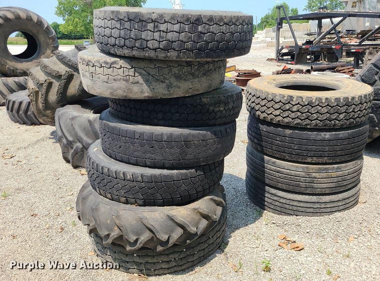 image for item LE9233 Approximately 39 tires