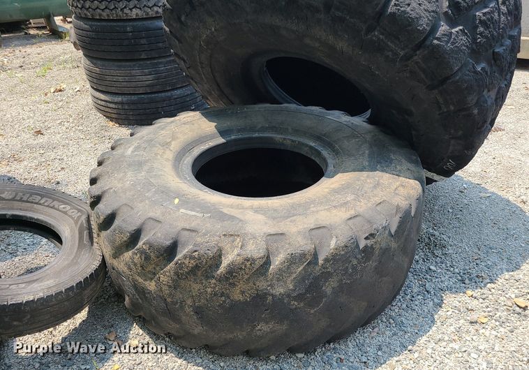 image for item LE9233 Approximately 39 tires