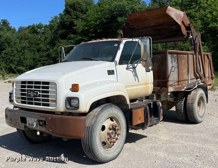 image for item LJ9718 2001 Chevrolet C7500  dump truck