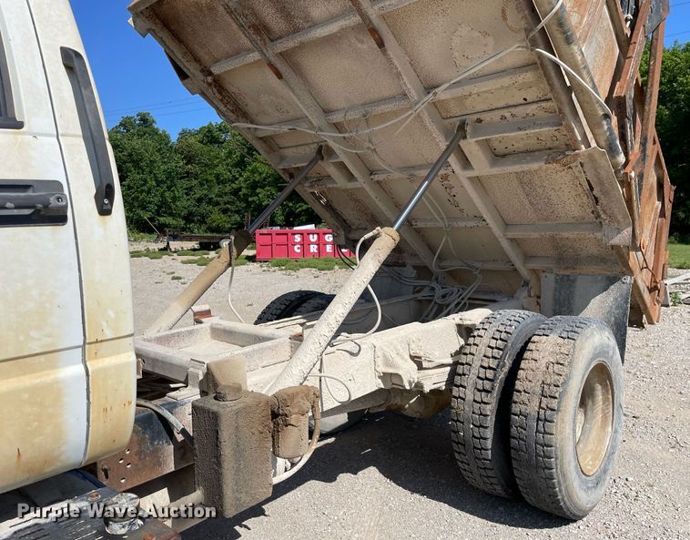 image for item LJ9718 2001 Chevrolet C7500  dump truck