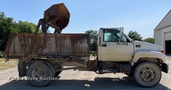 image for item LJ9718 2001 Chevrolet C7500  dump truck