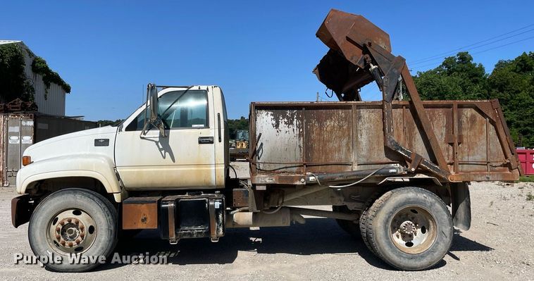 image for item LJ9718 2001 Chevrolet C7500  dump truck
