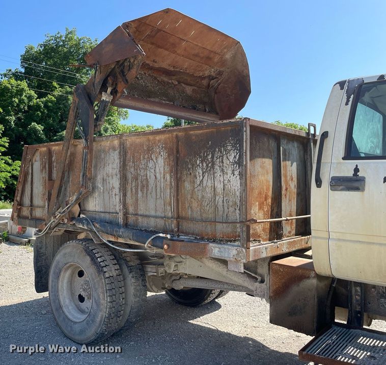 image for item LJ9718 2001 Chevrolet C7500  dump truck