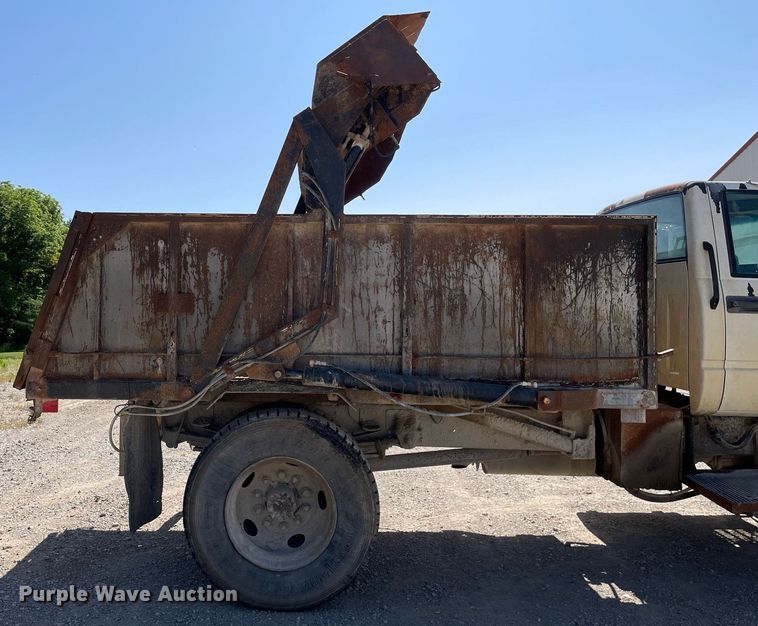 image for item LJ9718 2001 Chevrolet C7500  dump truck