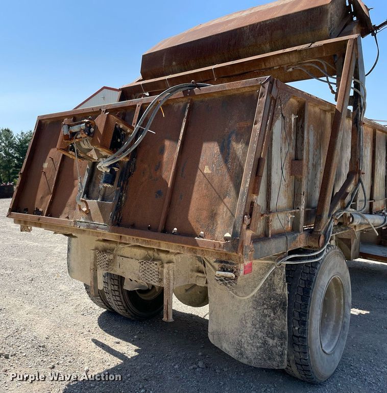 image for item LJ9718 2001 Chevrolet C7500  dump truck