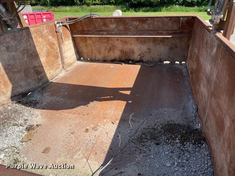 image for item LJ9718 2001 Chevrolet C7500  dump truck