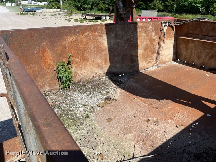 image for item LJ9718 2001 Chevrolet C7500  dump truck