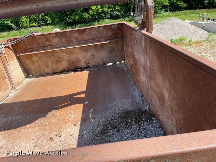 image for item LJ9718 2001 Chevrolet C7500  dump truck