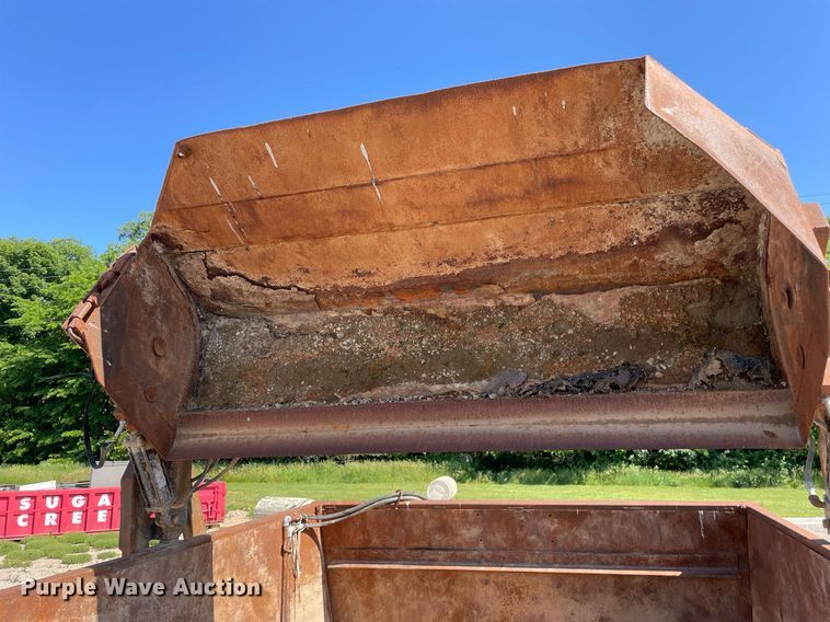 image for item LJ9718 2001 Chevrolet C7500  dump truck