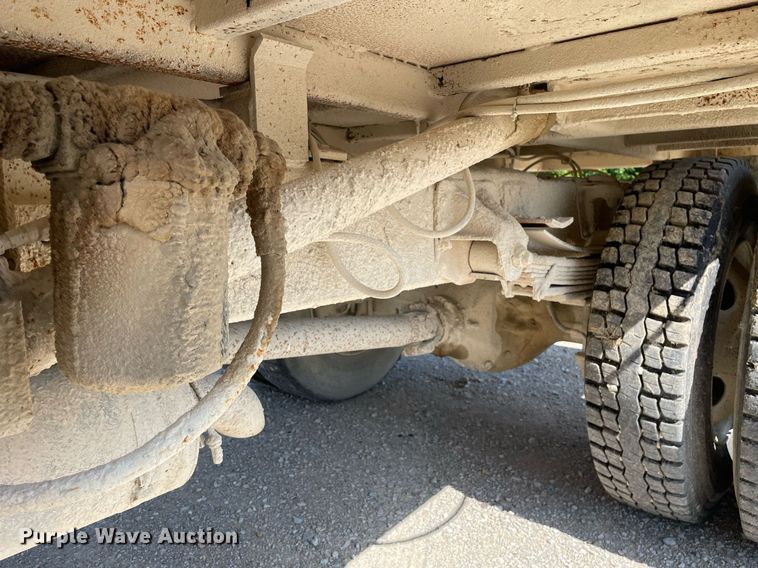 image for item LJ9718 2001 Chevrolet C7500  dump truck