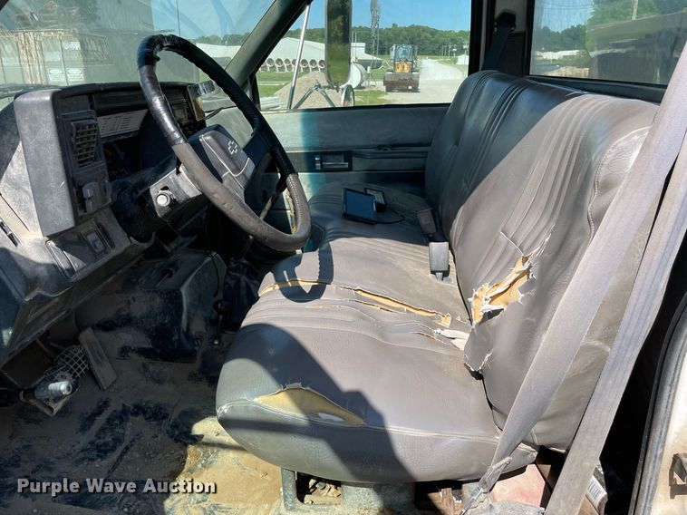 image for item LJ9718 2001 Chevrolet C7500  dump truck