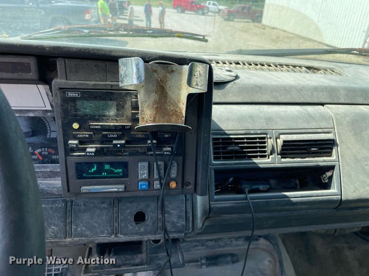 image for item LJ9718 2001 Chevrolet C7500  dump truck