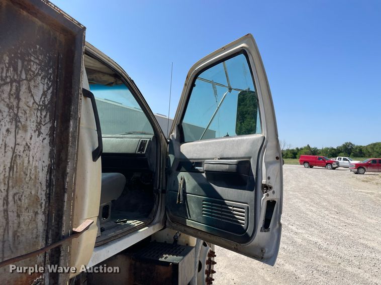 image for item LJ9718 2001 Chevrolet C7500  dump truck