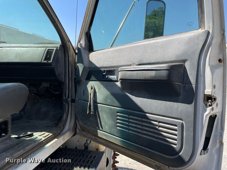 image for item LJ9718 2001 Chevrolet C7500  dump truck