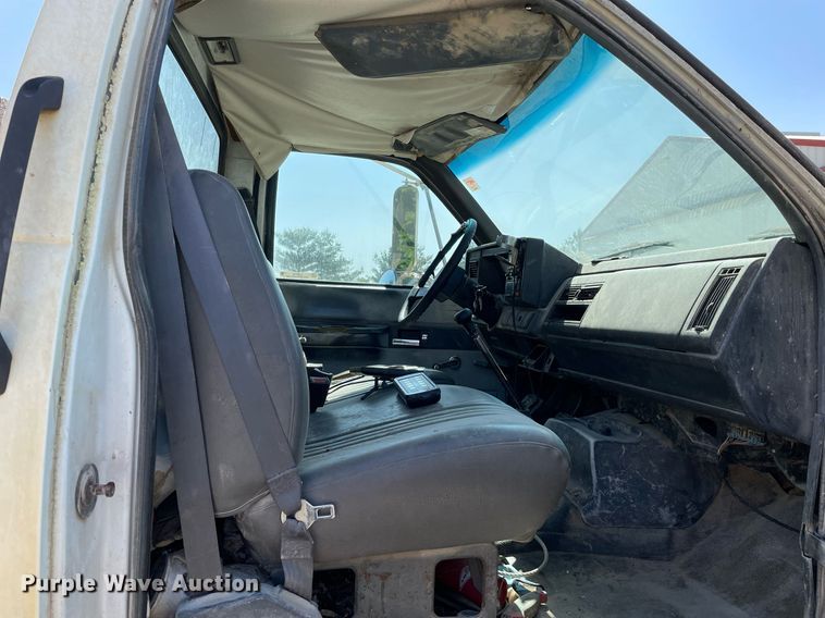 image for item LJ9718 2001 Chevrolet C7500  dump truck