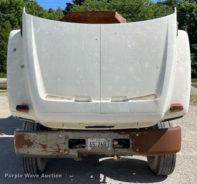 image for item LJ9718 2001 Chevrolet C7500  dump truck