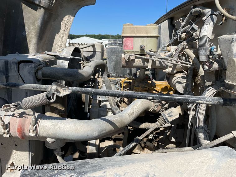 image for item LJ9718 2001 Chevrolet C7500  dump truck