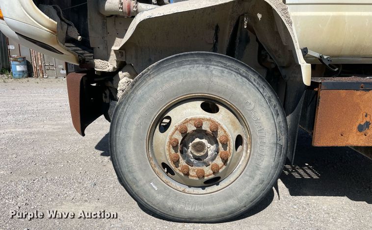 image for item LJ9718 2001 Chevrolet C7500  dump truck